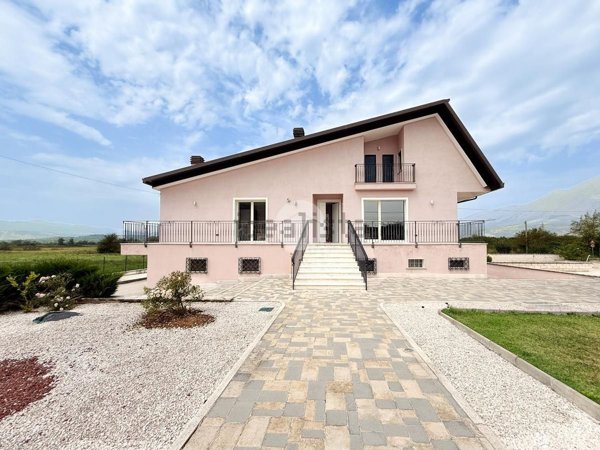 casa indipendente in vendita a Scurcola Marsicana