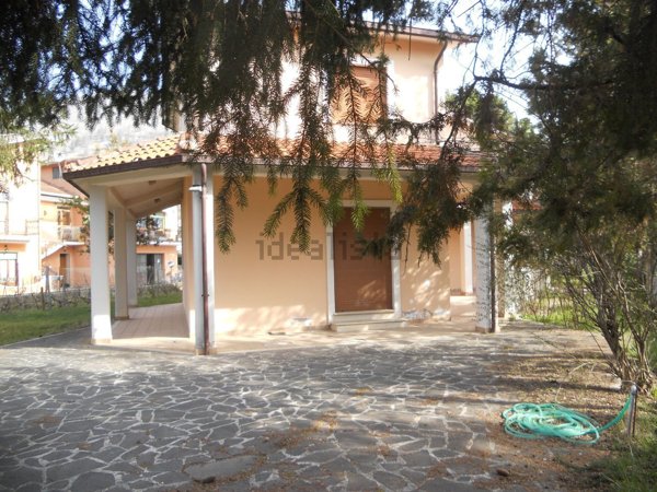 casa indipendente in vendita a Scurcola Marsicana