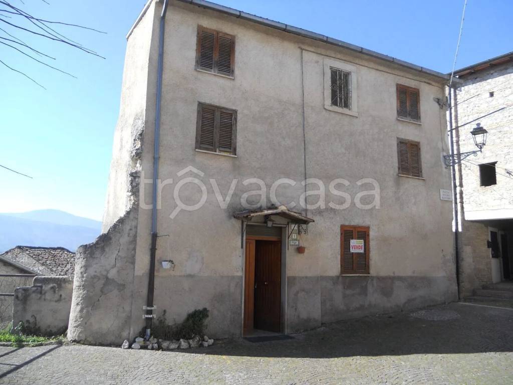 casa indipendente in vendita a Scurcola Marsicana