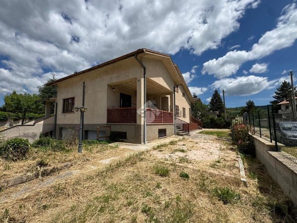 casa indipendente in vendita a Scurcola Marsicana