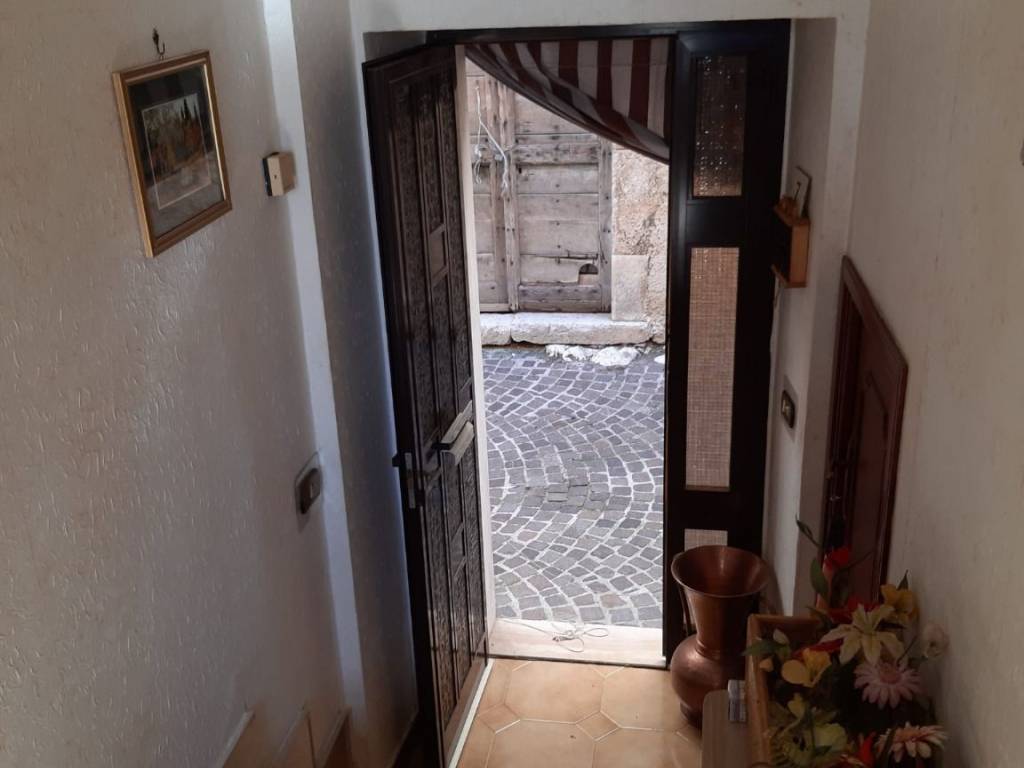 casa indipendente in vendita a Scurcola Marsicana