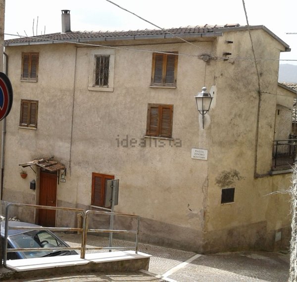 casa indipendente in vendita a Scurcola Marsicana