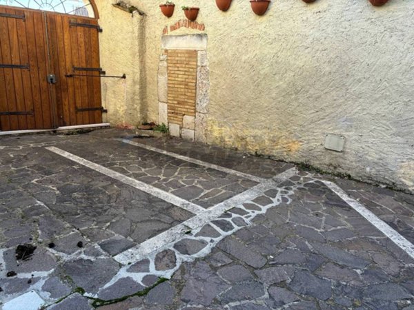 locale commerciale in vendita a Scurcola Marsicana