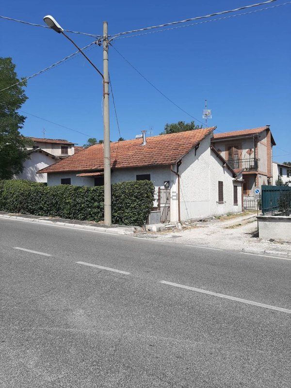casa indipendente in vendita a Scurcola Marsicana