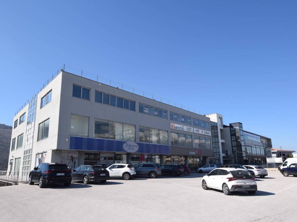 ufficio in vendita a Scurcola Marsicana in zona Cappelle dei Marsi