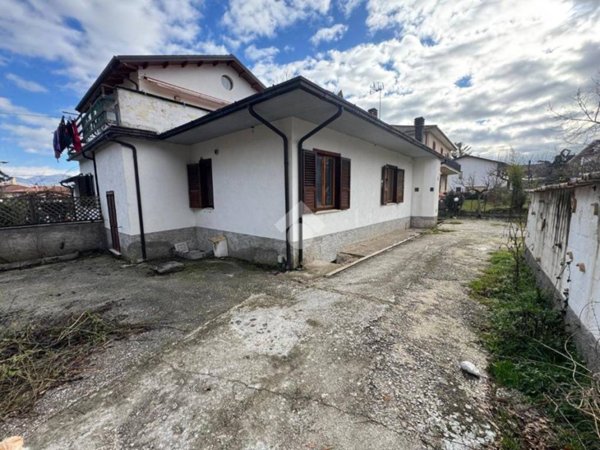 casa indipendente in vendita a Scurcola Marsicana