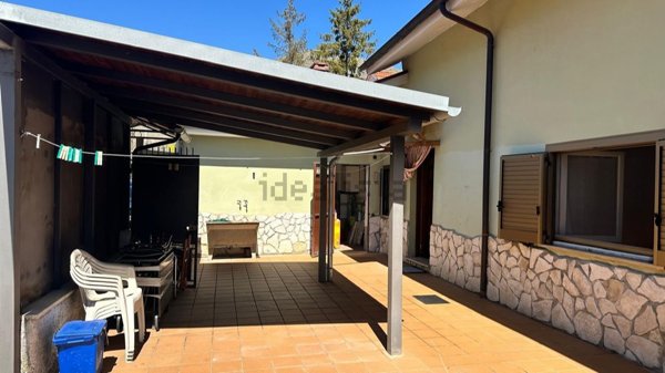 casa indipendente in vendita a Scurcola Marsicana