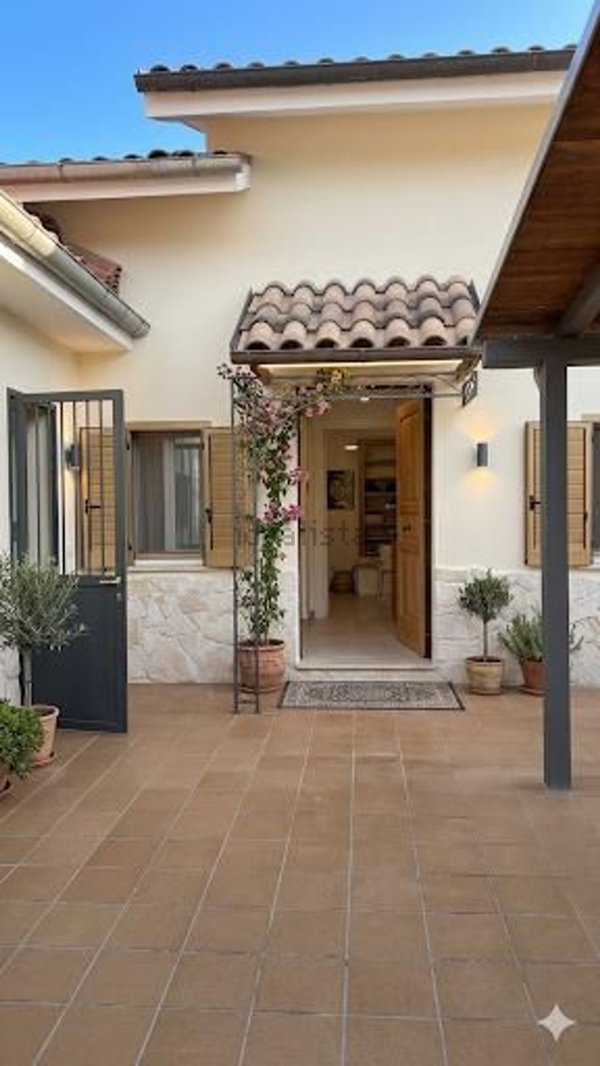 casa indipendente in vendita a Scurcola Marsicana