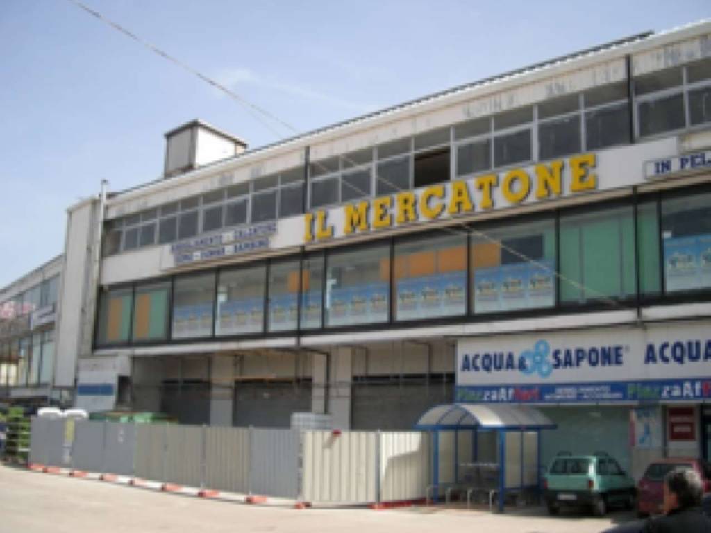 locale commerciale in vendita a Scurcola Marsicana