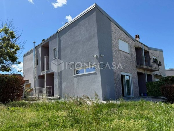 casa indipendente in vendita a Scurcola Marsicana