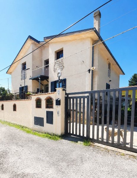 casa indipendente in vendita a Scurcola Marsicana