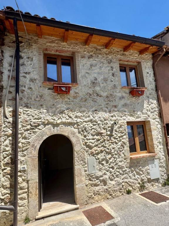 casa indipendente in vendita a Scurcola Marsicana in zona Cappelle dei Marsi