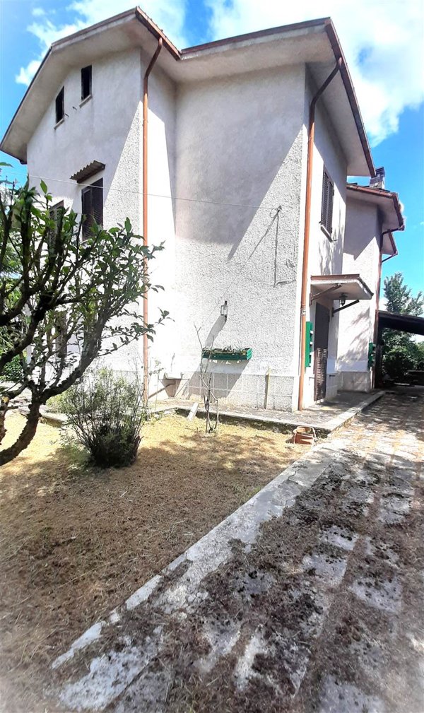 casa indipendente in vendita a Scurcola Marsicana