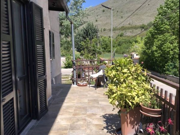 casa indipendente in vendita a Scurcola Marsicana
