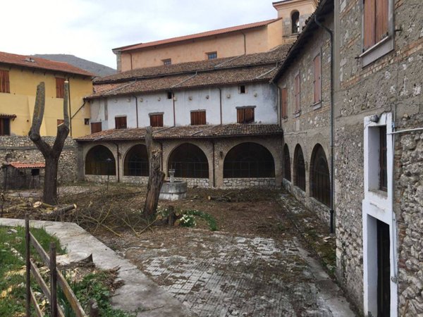 intera palazzina in vendita a Scurcola Marsicana in zona Cappelle dei Marsi