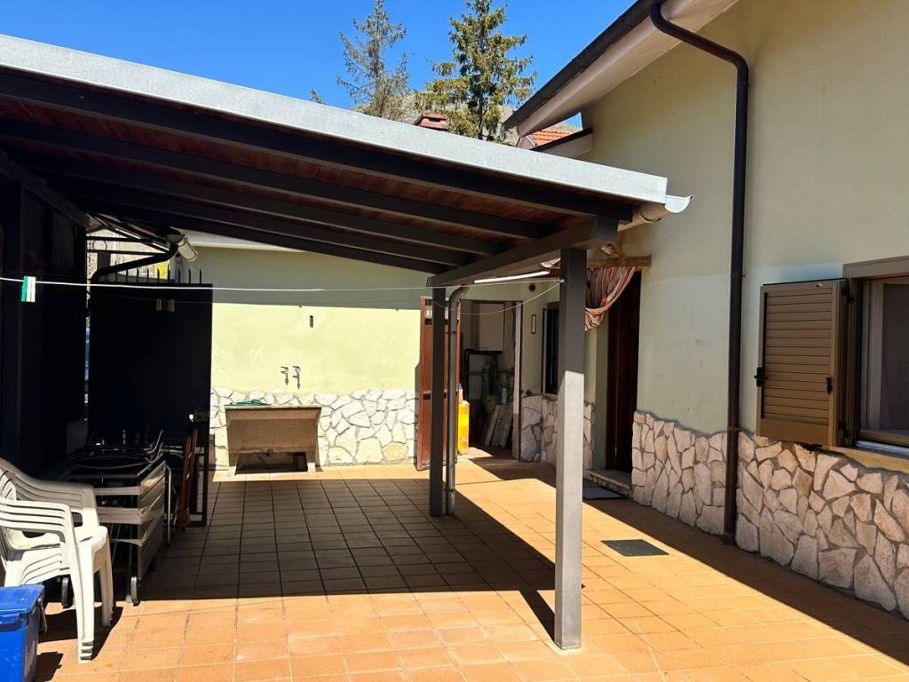 casa indipendente in vendita a Scurcola Marsicana in zona Cappelle dei Marsi