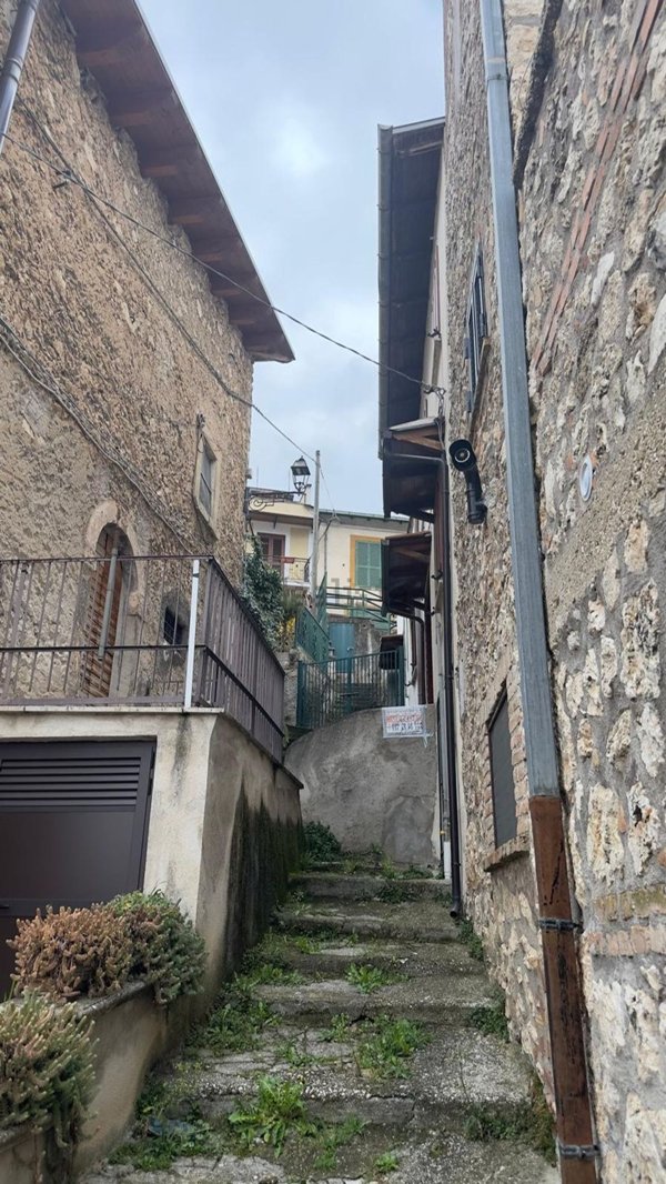 casa indipendente in vendita a Scurcola Marsicana in zona Cappelle dei Marsi