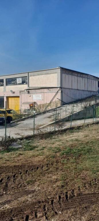locale commerciale in vendita a Scurcola Marsicana in zona Cappelle dei Marsi