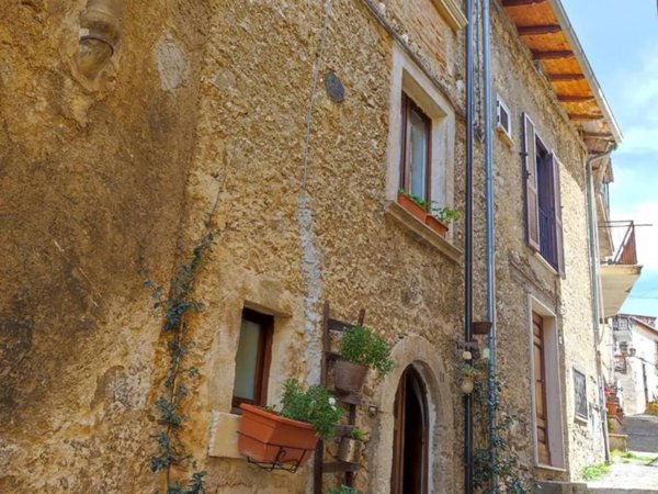 casa indipendente in vendita a Scurcola Marsicana in zona Cappelle dei Marsi