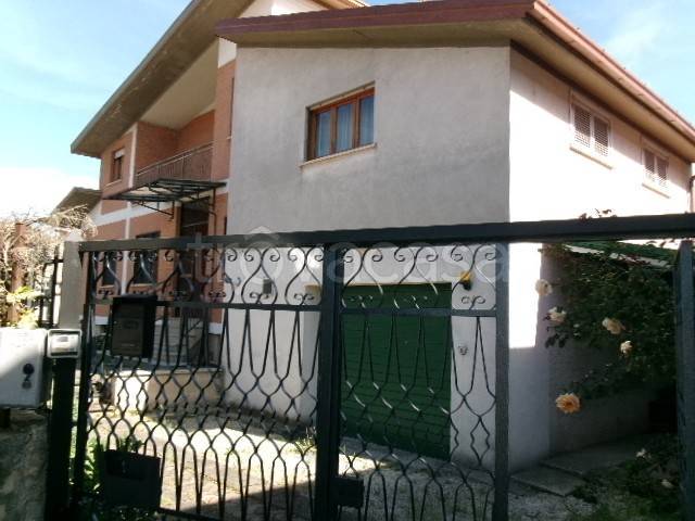 casa indipendente in vendita a Scurcola Marsicana in zona Cappelle dei Marsi