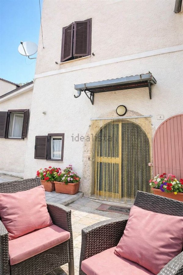 casa indipendente in vendita a Scurcola Marsicana in zona Cappelle dei Marsi