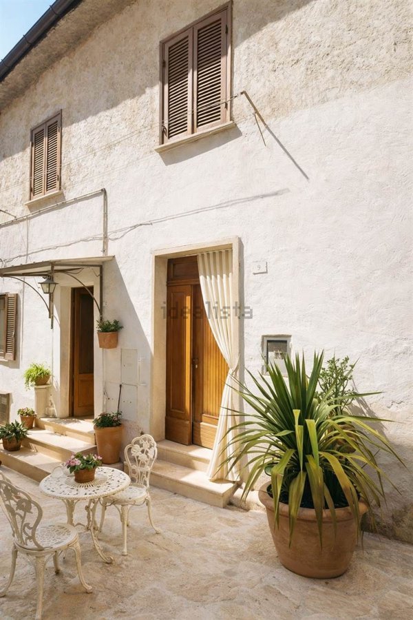 casa indipendente in vendita a Scurcola Marsicana in zona Cappelle dei Marsi
