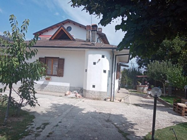 casa indipendente in vendita a Scurcola Marsicana in zona Cappelle dei Marsi