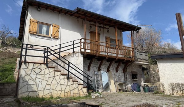 casa indipendente in vendita a Scurcola Marsicana in zona Cappelle dei Marsi