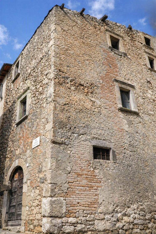 casa indipendente in vendita a Scurcola Marsicana in zona Cappelle dei Marsi