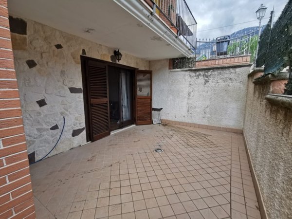 casa indipendente in vendita a Sulmona in zona Badia/Bagnaturo