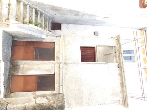 casa indipendente in vendita a Sulmona in zona Badia/Bagnaturo