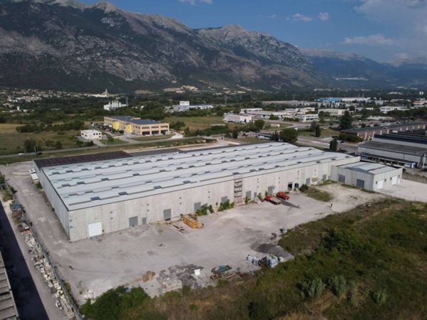 locale commerciale in vendita a Sulmona