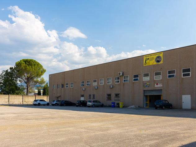 negozio in vendita a Sulmona