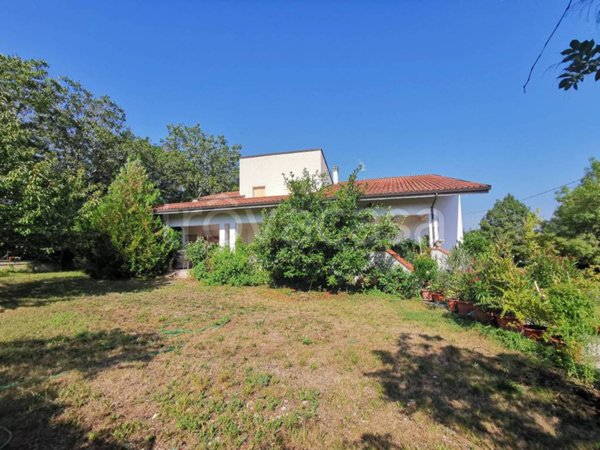 casa indipendente in vendita a Sulmona in zona Arabona