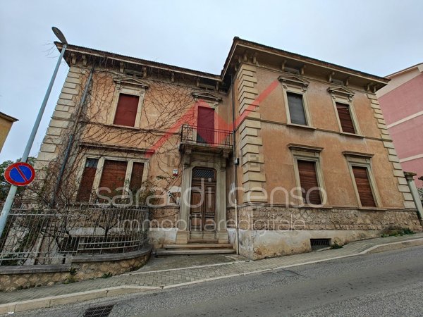 casa indipendente in vendita a Sulmona