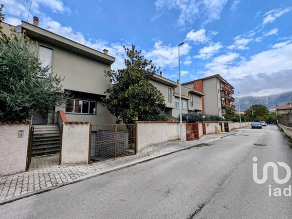casa indipendente in vendita a Sulmona