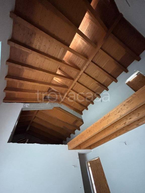 casa indipendente in vendita a Sulmona in zona Marane