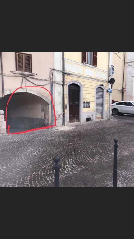 locale commerciale in vendita a Sulmona