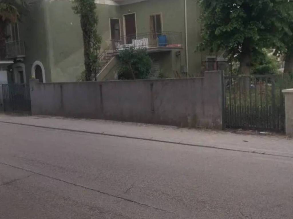 casa indipendente in vendita a Sulmona