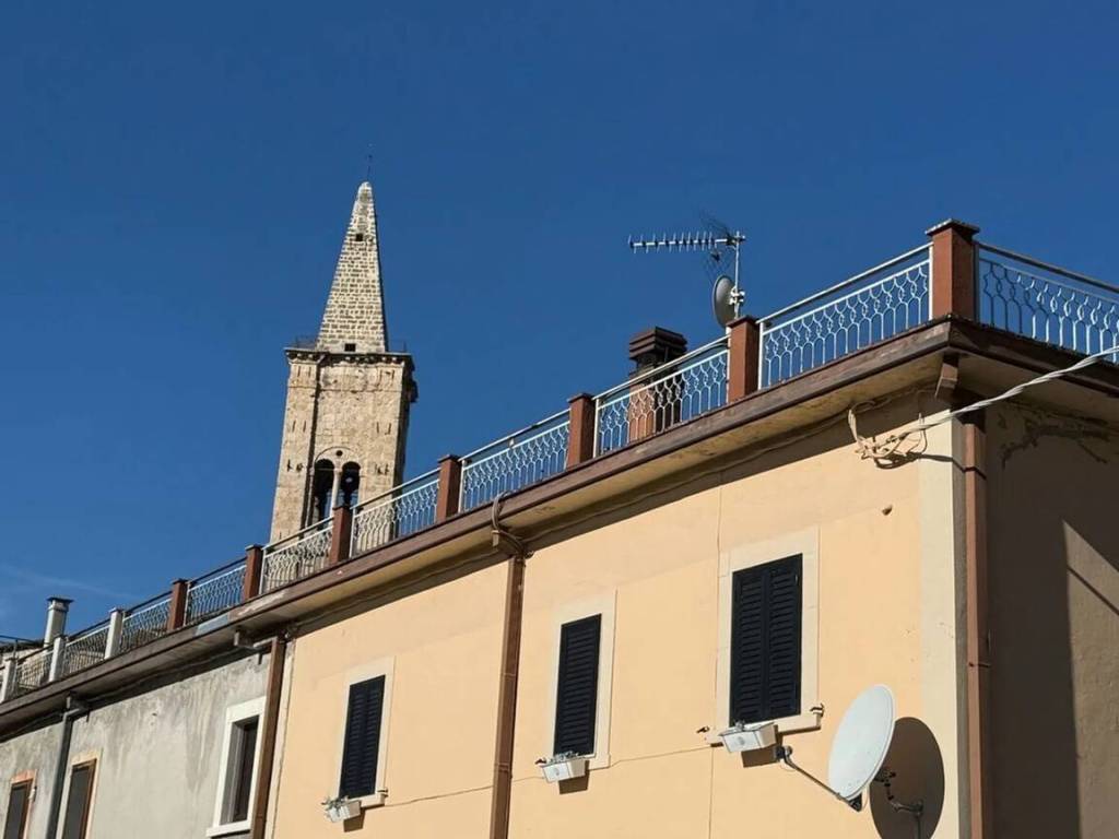 casa indipendente in vendita a Sulmona in zona Badia/Bagnaturo