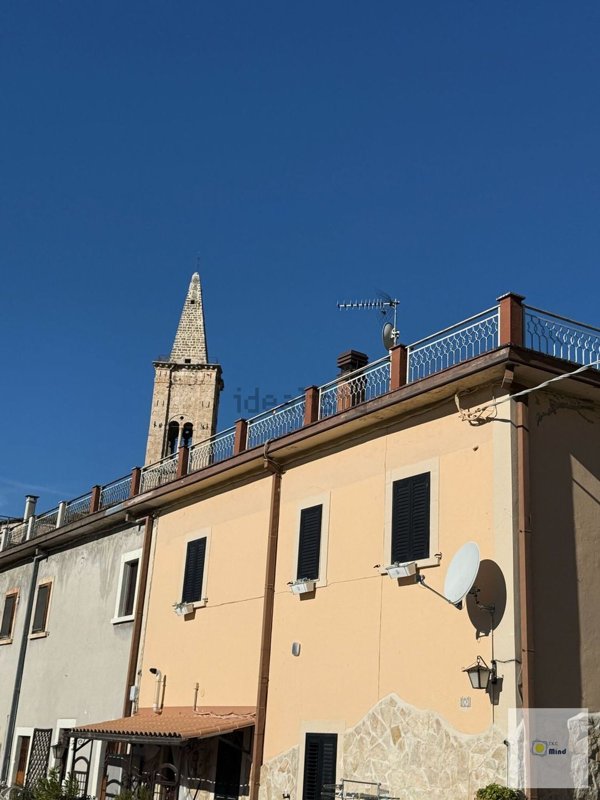 casa indipendente in vendita a Sulmona in zona Badia/Bagnaturo