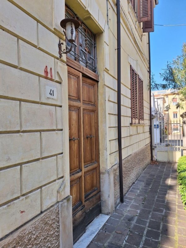 casa indipendente in vendita a Sulmona