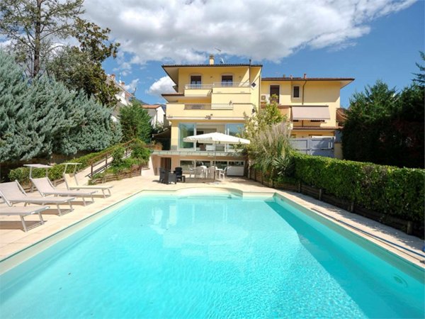 casa indipendente in vendita a Sulmona