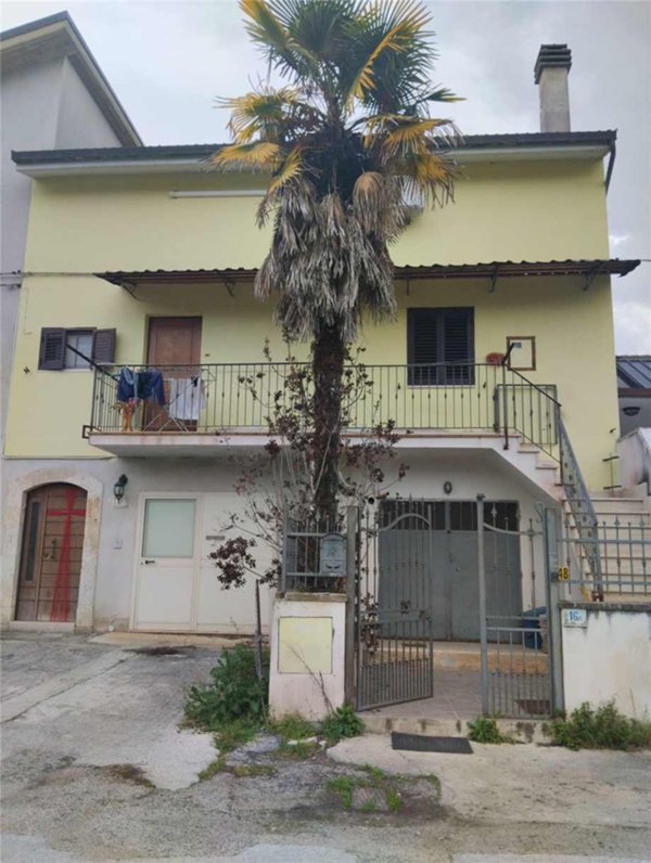casa indipendente in vendita a Sulmona