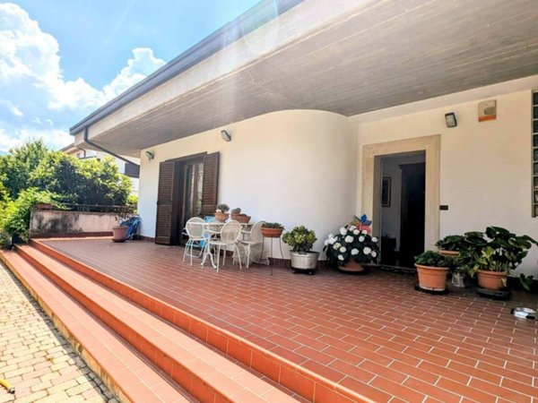 casa indipendente in vendita a Sulmona in zona Marane