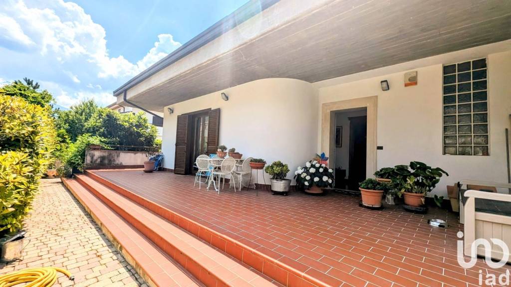 casa indipendente in vendita a Sulmona in zona Marane