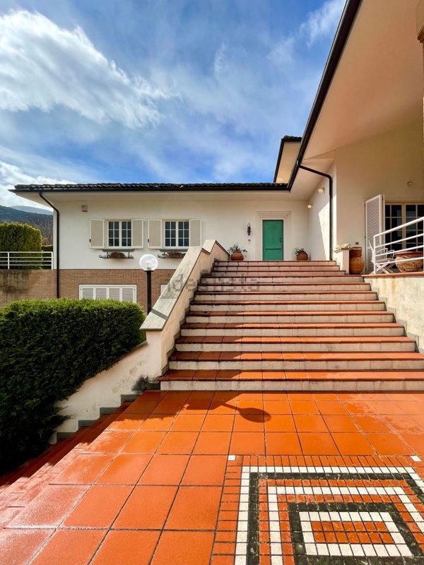 casa indipendente in vendita a Sulmona