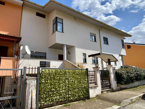 casa indipendente in vendita a Sulmona