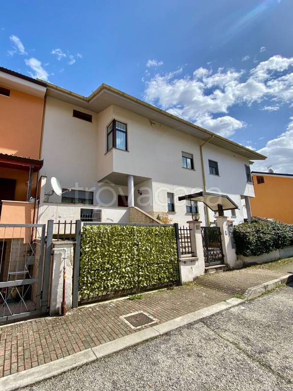 casa indipendente in vendita a Sulmona