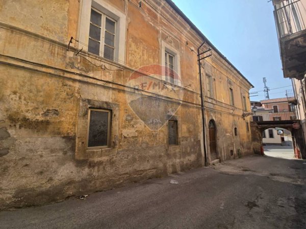 casa indipendente in vendita a Sulmona